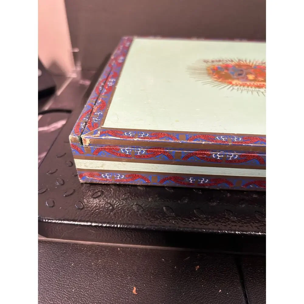 Ramon Allones Flor Extra-Fina cigar box